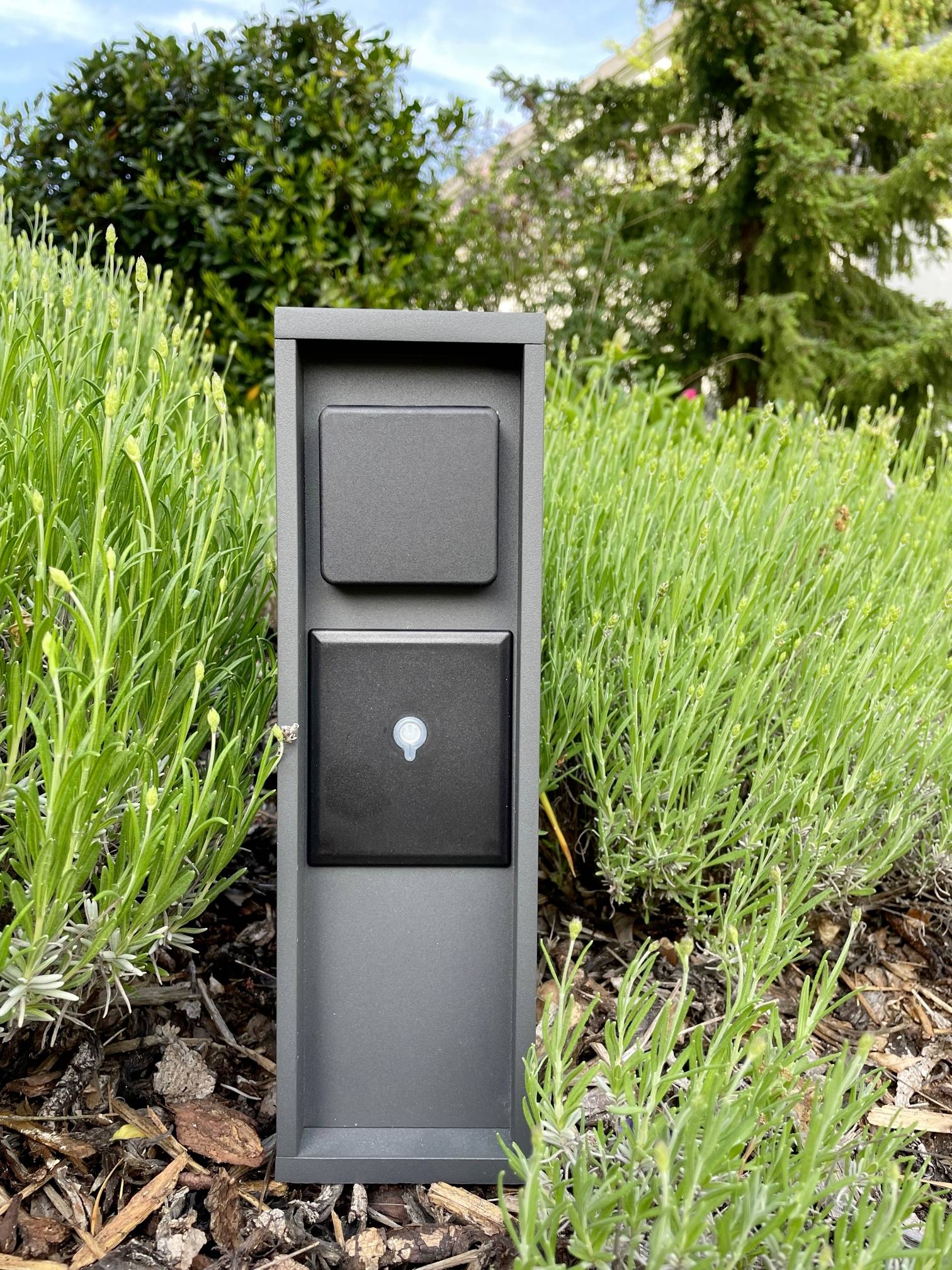 BOLD 10620 Gartensteckdose 3fach Anthrazit ohne Kabel, mit Schalter, mit Timer, per App steuerbar, programmierbar