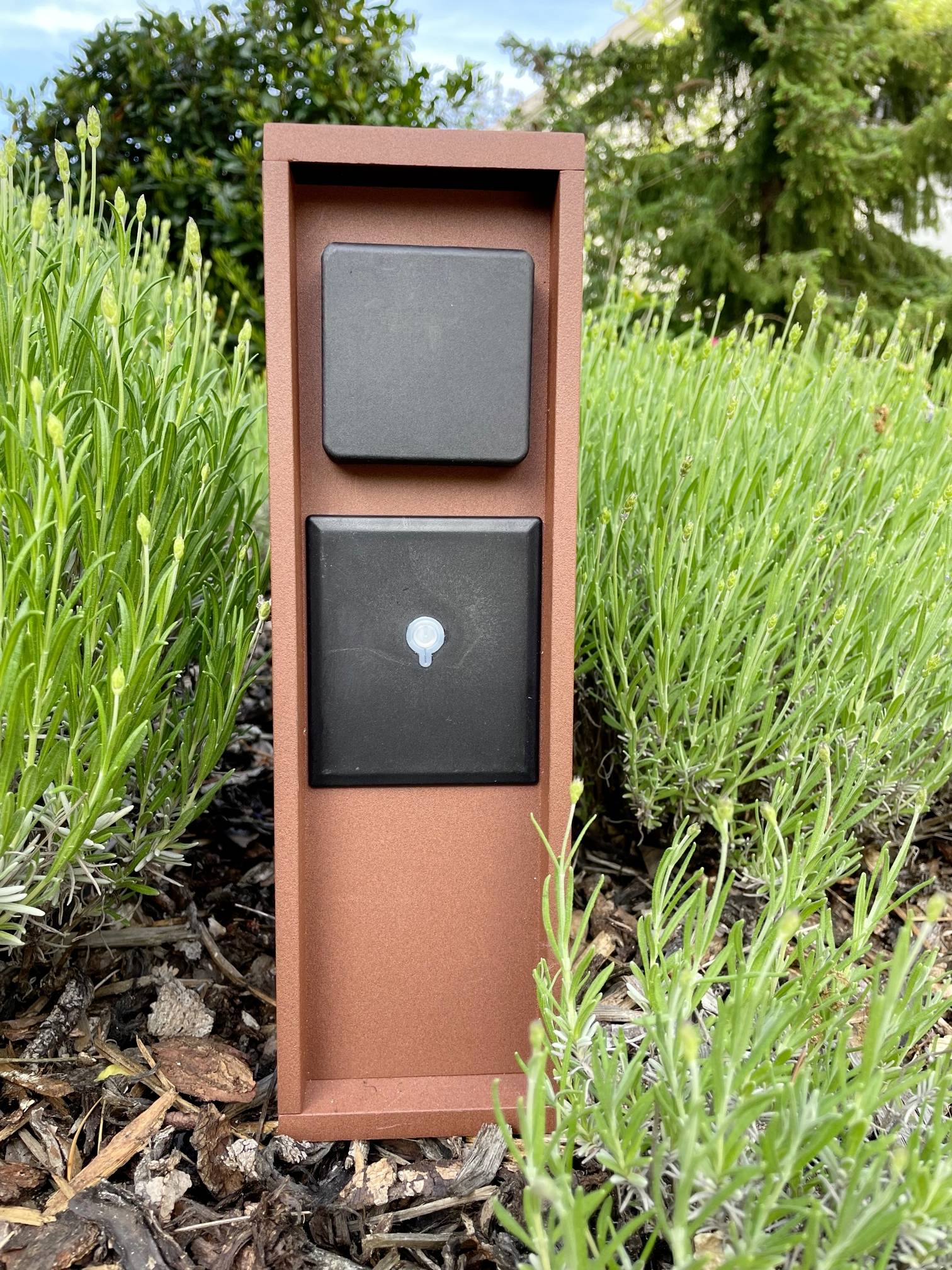 BOLD 10621 Gartensteckdose 3fach Rost ohne Kabel, mit Schalter, mit Timer, per App steuerbar, programmierbar