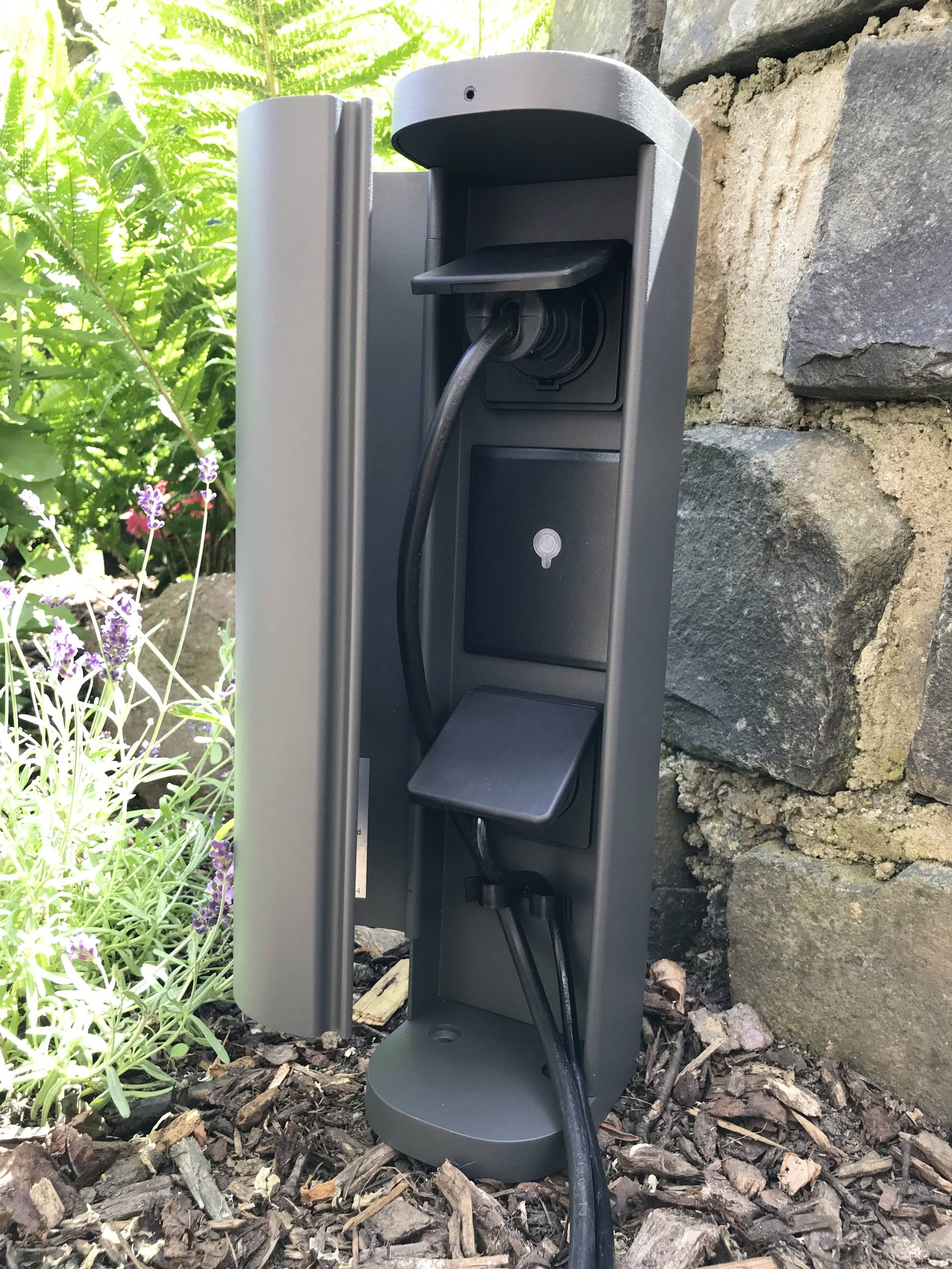 BOLD 10636 Gartensteckdose 2fach Anthrazit ohne Kabel, mit Schalter, mit Timer, per App steuerbar, programmierbar