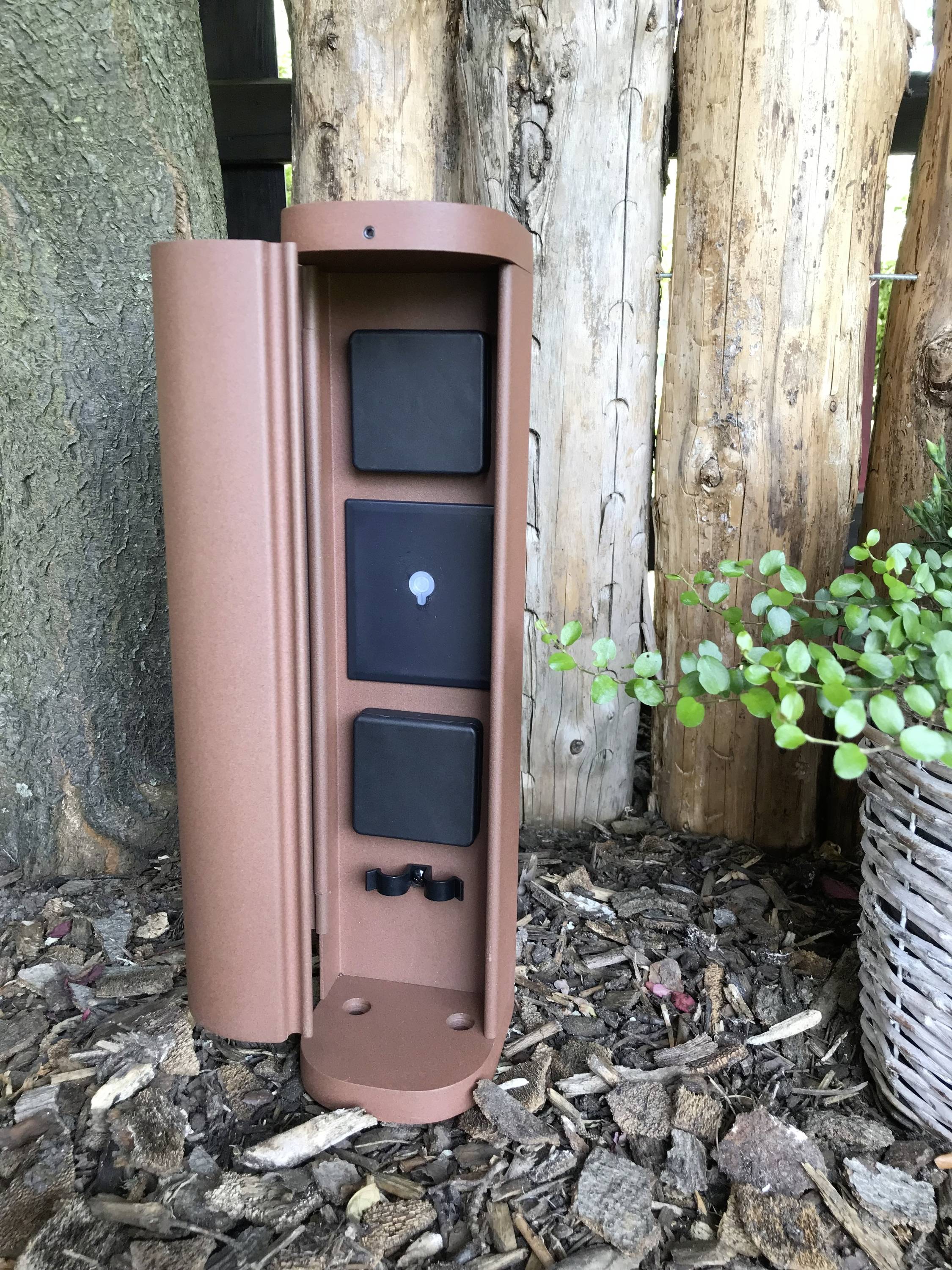 BOLD 10637 Gartensteckdose 2fach Rost ohne Kabel, mit Schalter, mit Timer, per App steuerbar, programmierbar