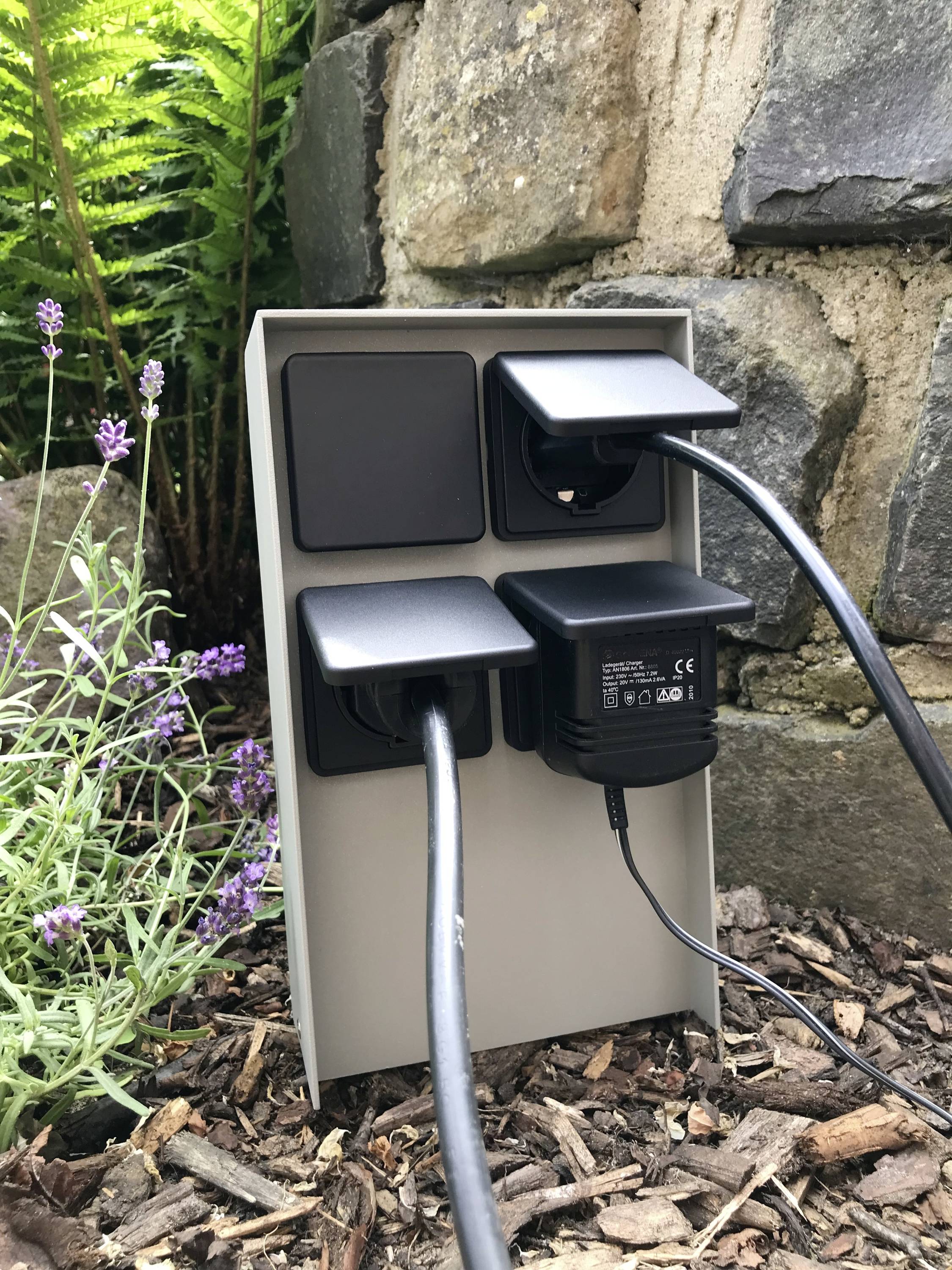 BOLD 11098 Gartensteckdose 4fach Hellgrau ohne Kabel