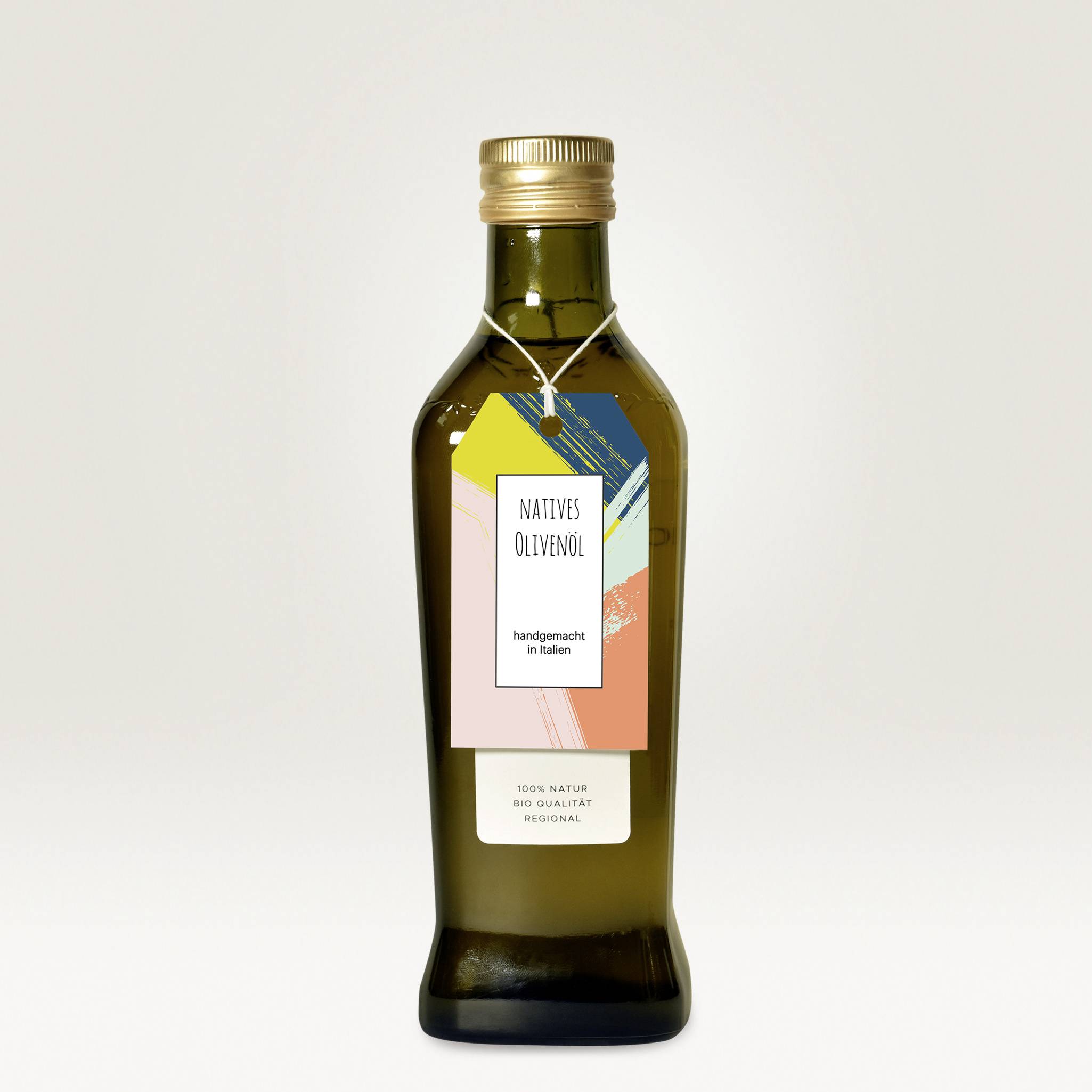 Braune Flasche mit Etikett 'Natives Olivenöl', handgemacht in Italien, 100% Natur, Bioqualität, regional.