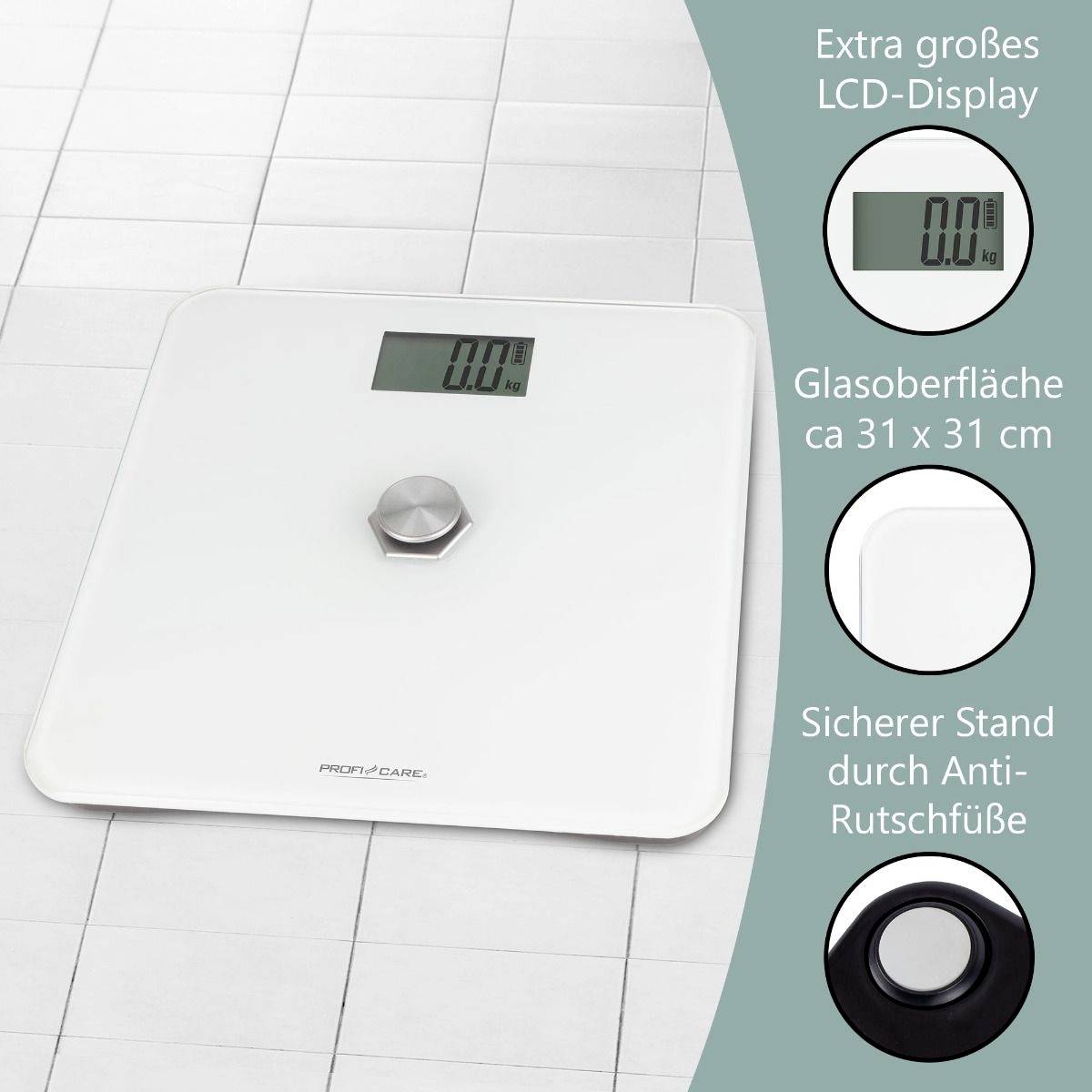 Eine digitale Waage mit einer großen Nullanzeige auf weißem Hintergrund. Unten rechts ein Symbol: durchgestrichene Batterien im Verbotsschild.