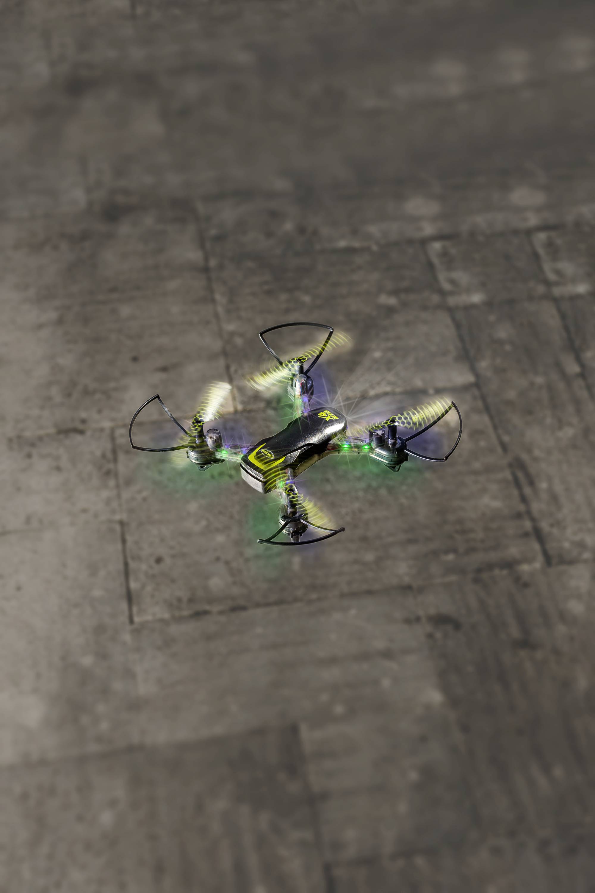 Carson Modellsport X4 Quadcopter 210-LED Quadrocopter RtF