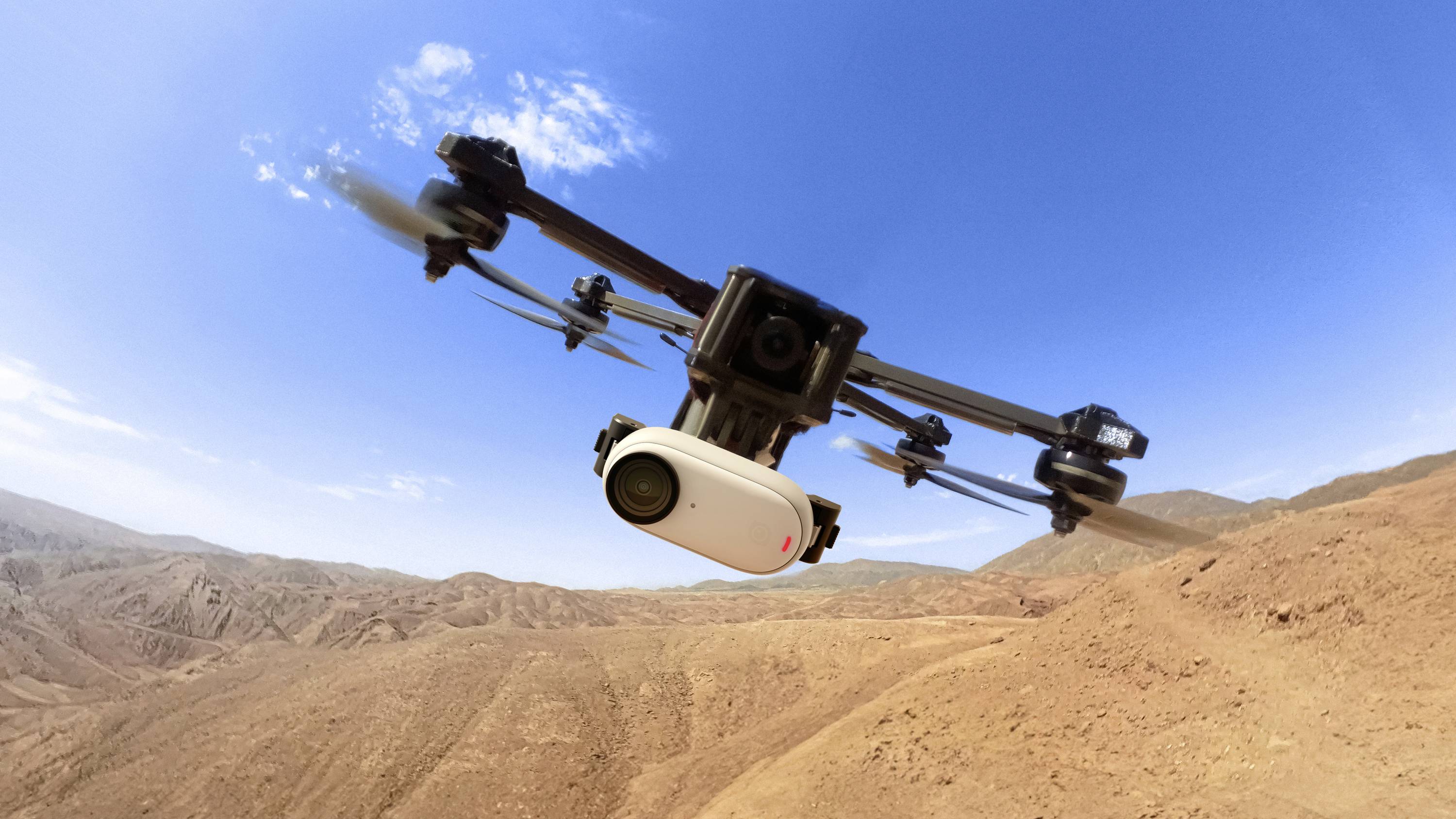 Insta360 GO 3 (64GB) Action Cam 2.7K, Bluetooth, Bildstabilisierung, Mini-Kamera, Spritzwassergeschützt, Touch-Screen, Wasserfest, Zeitlupe