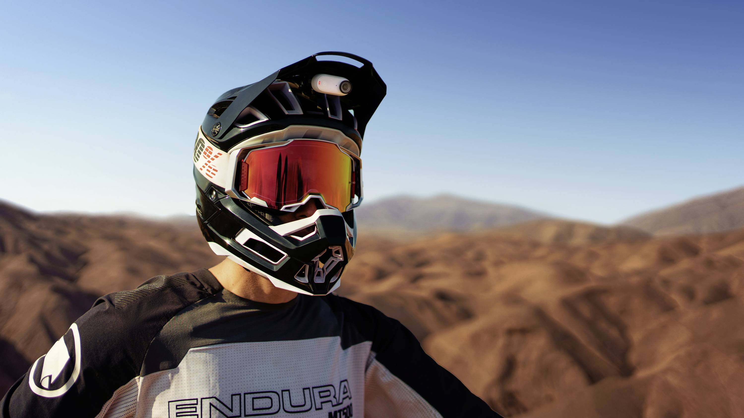 Insta360 GO 3 (64GB) Action Cam 2.7K, Bluetooth, Bildstabilisierung, Mini-Kamera, Spritzwassergeschützt, Touch-Screen, Wasserfest, Zeitlupe