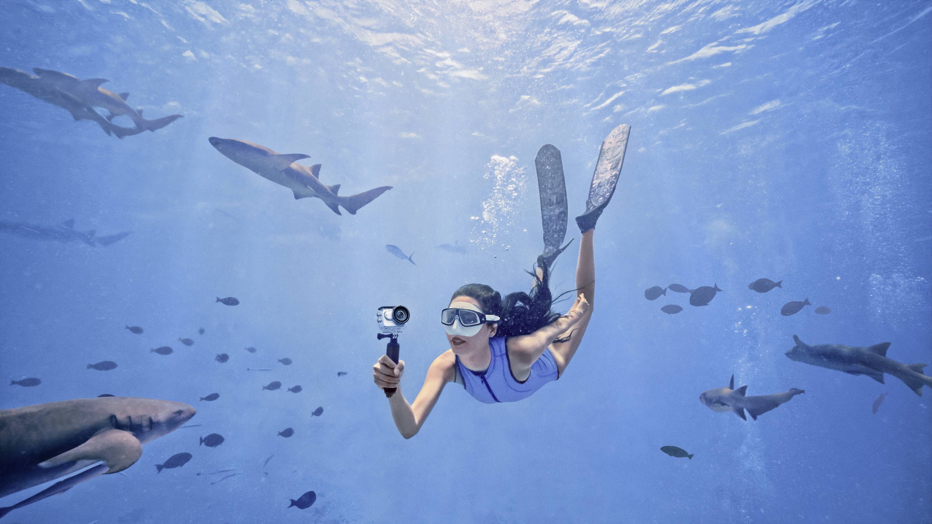 Insta360 GO 3 (64GB) Action Cam 2.7K, Bluetooth, Bildstabilisierung, Mini-Kamera, Spritzwassergeschützt, Touch-Screen, Wasserfest, Zeitlupe