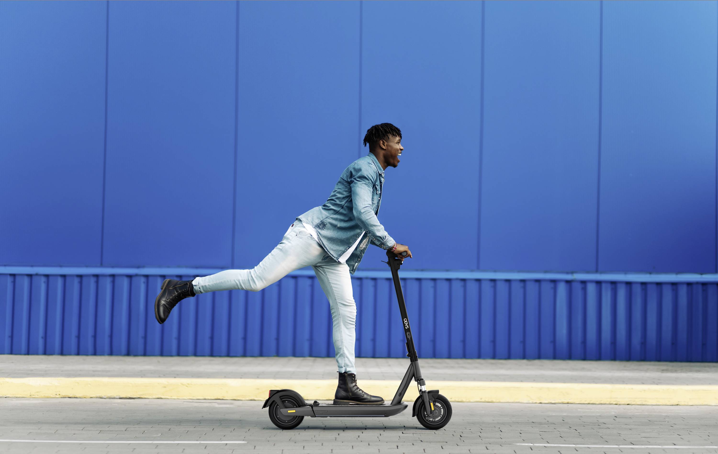 ODYS Neo e100 E-Scooter Schwarz Li-Ion 36 V 12.5 Ah Straßenzulassung: Deutschland