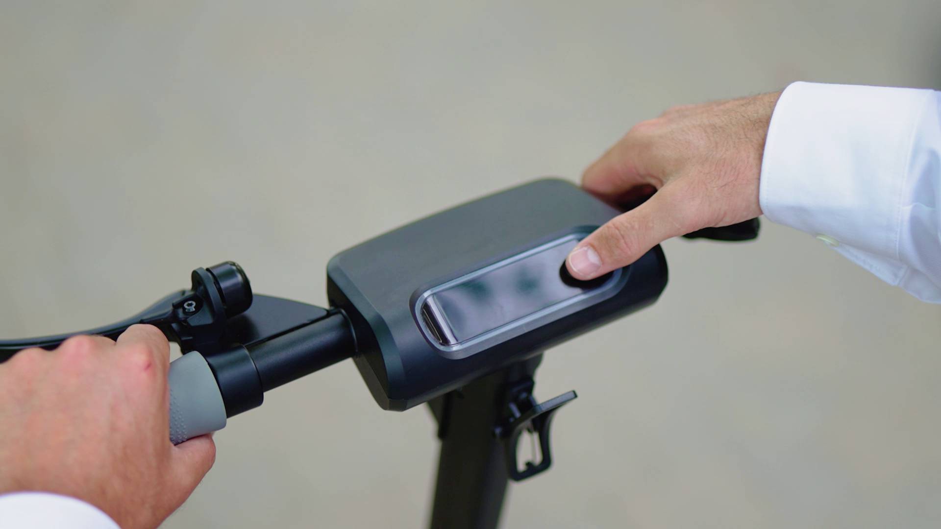 ODYS Neo e100 E-Scooter Schwarz Li-Ion 36V 12.5Ah Straßenzulassung: Deutschland