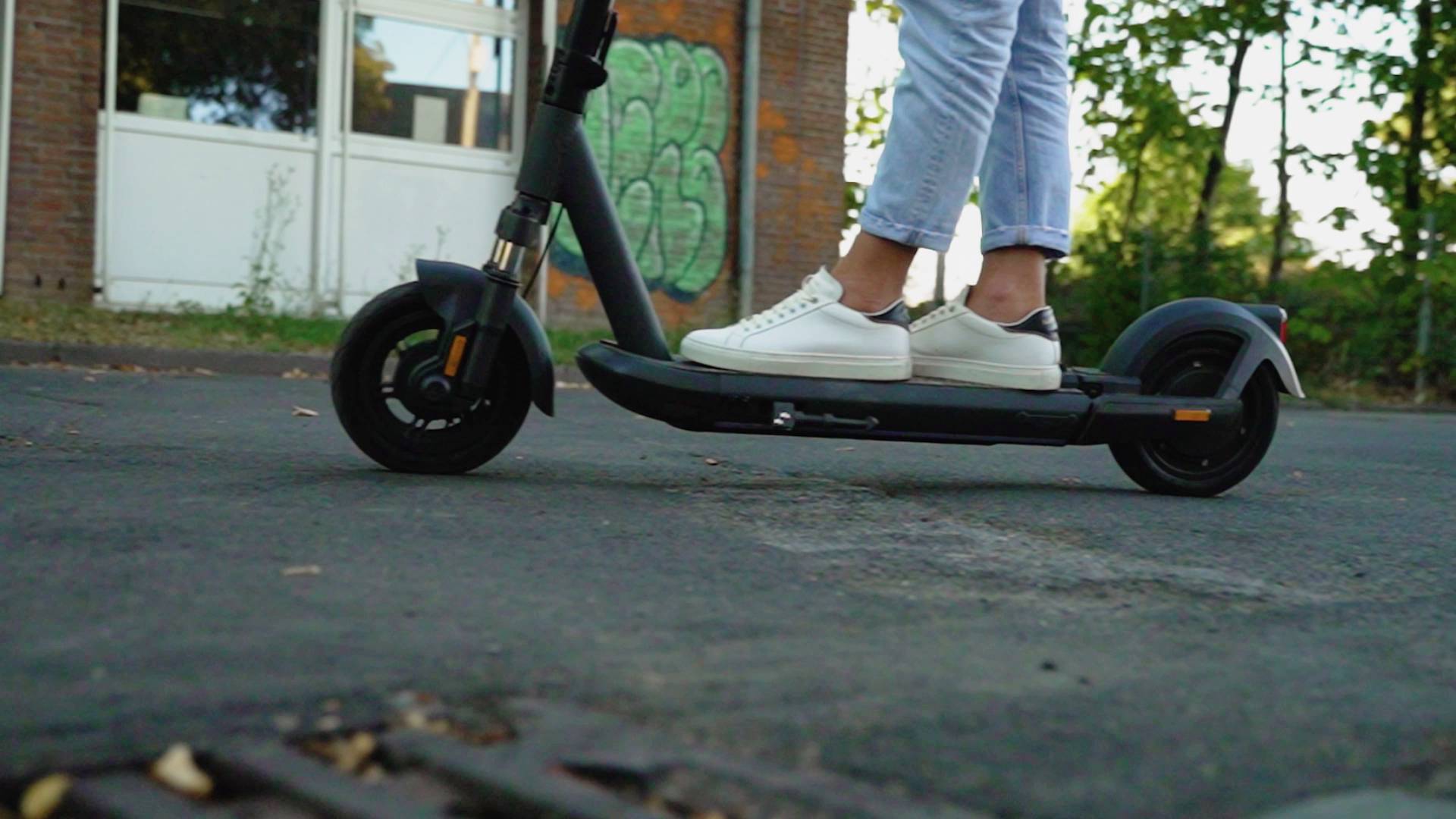 ODYS Neo e100 E-Scooter Schwarz Li-Ion 36 V 12.5 Ah Straßenzulassung: Deutschland