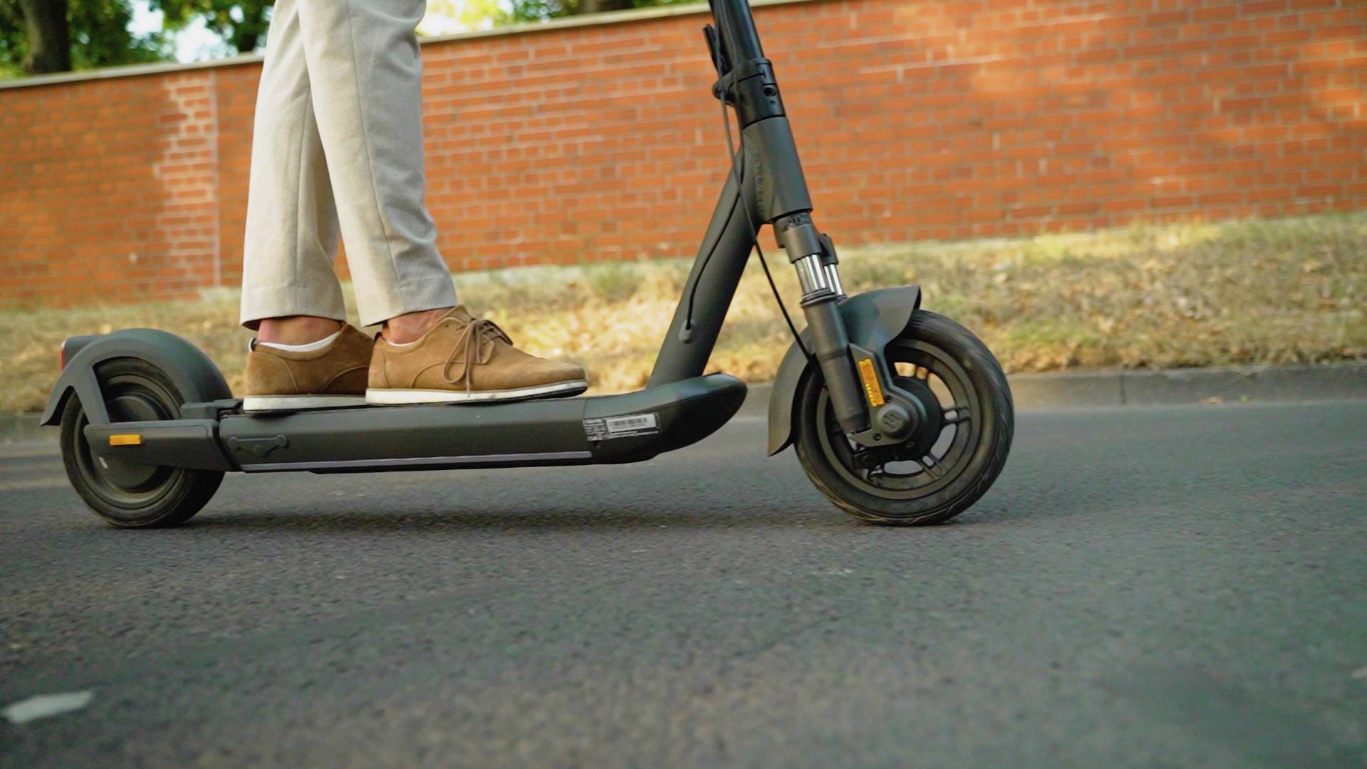 ODYS Neo e100 E-Scooter Schwarz Li-Ion 36 V 12.5 Ah Straßenzulassung: Deutschland