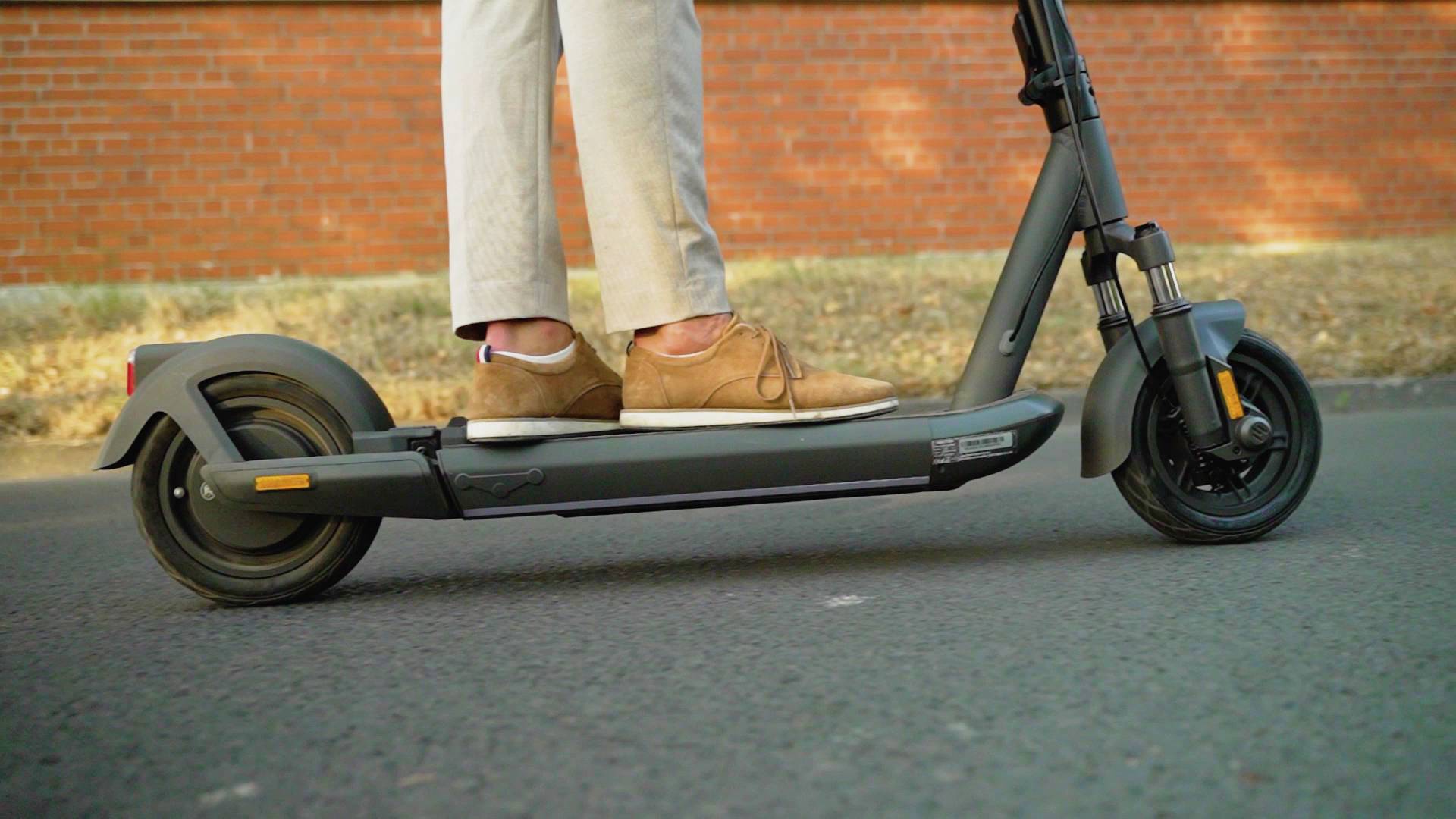 ODYS Neo e100 E-Scooter Schwarz Li-Ion 36V 12.5Ah Straßenzulassung: Deutschland