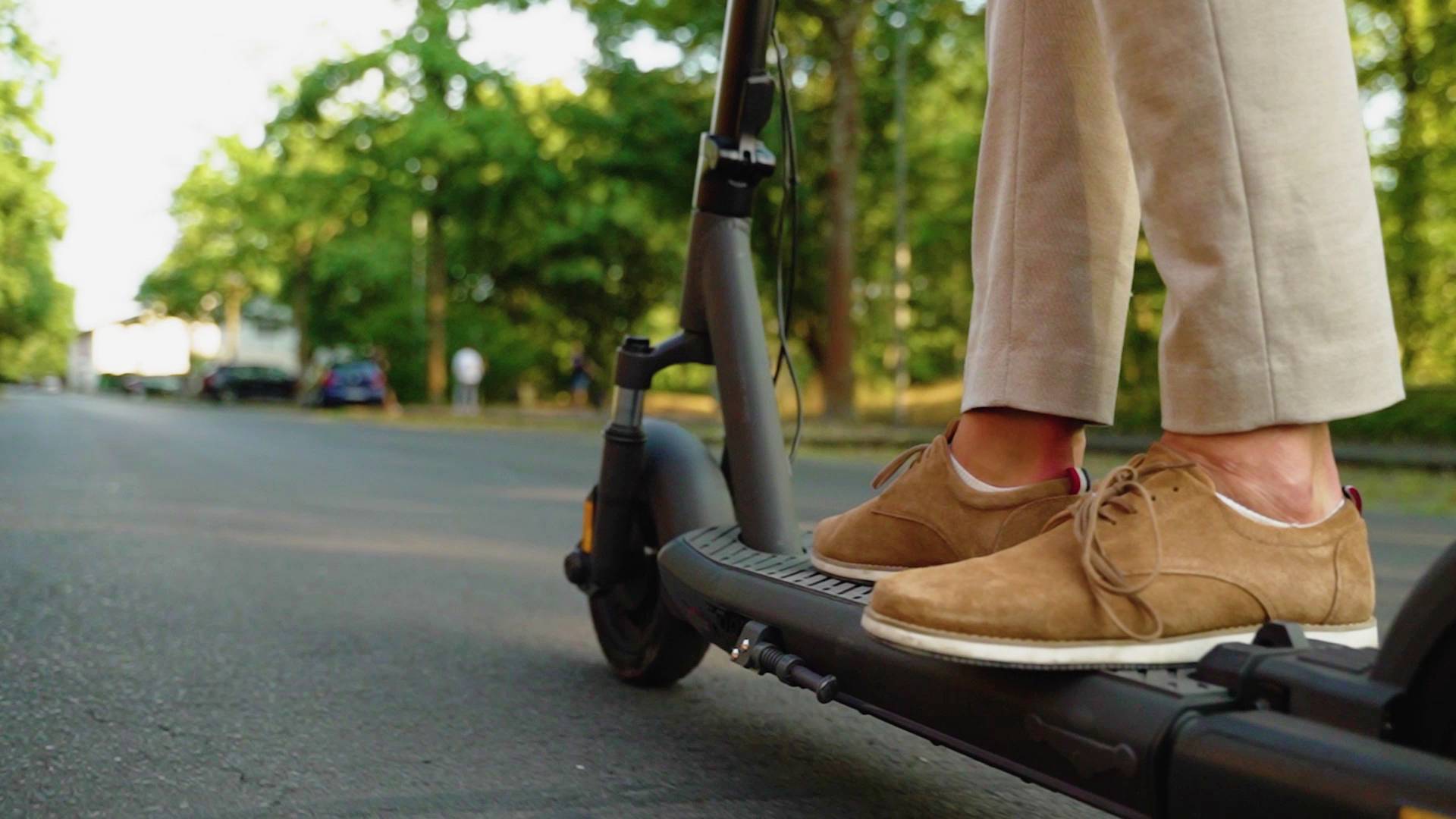 ODYS Neo e100 E-Scooter Schwarz Li-Ion 36 V 12.5 Ah Straßenzulassung: Deutschland