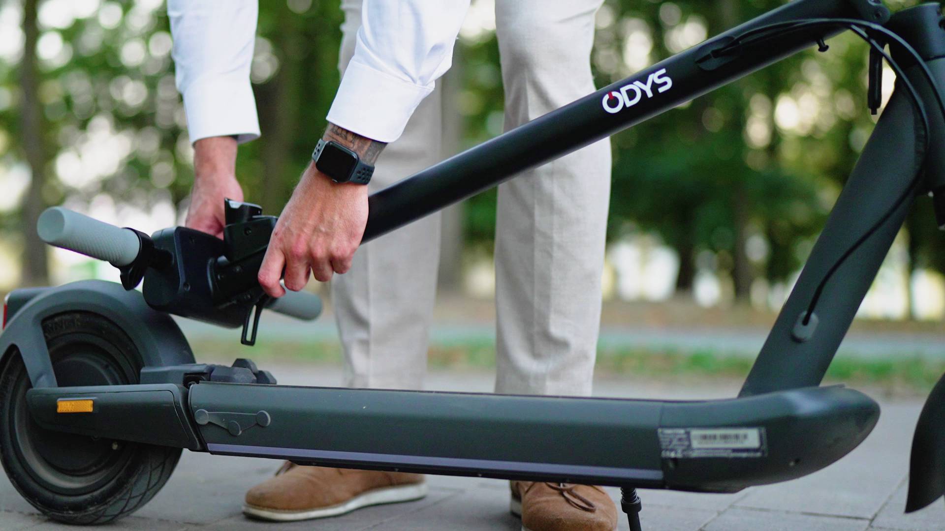 ODYS Neo e100 E-Scooter Schwarz Li-Ion 36 V 12.5 Ah Straßenzulassung: Deutschland