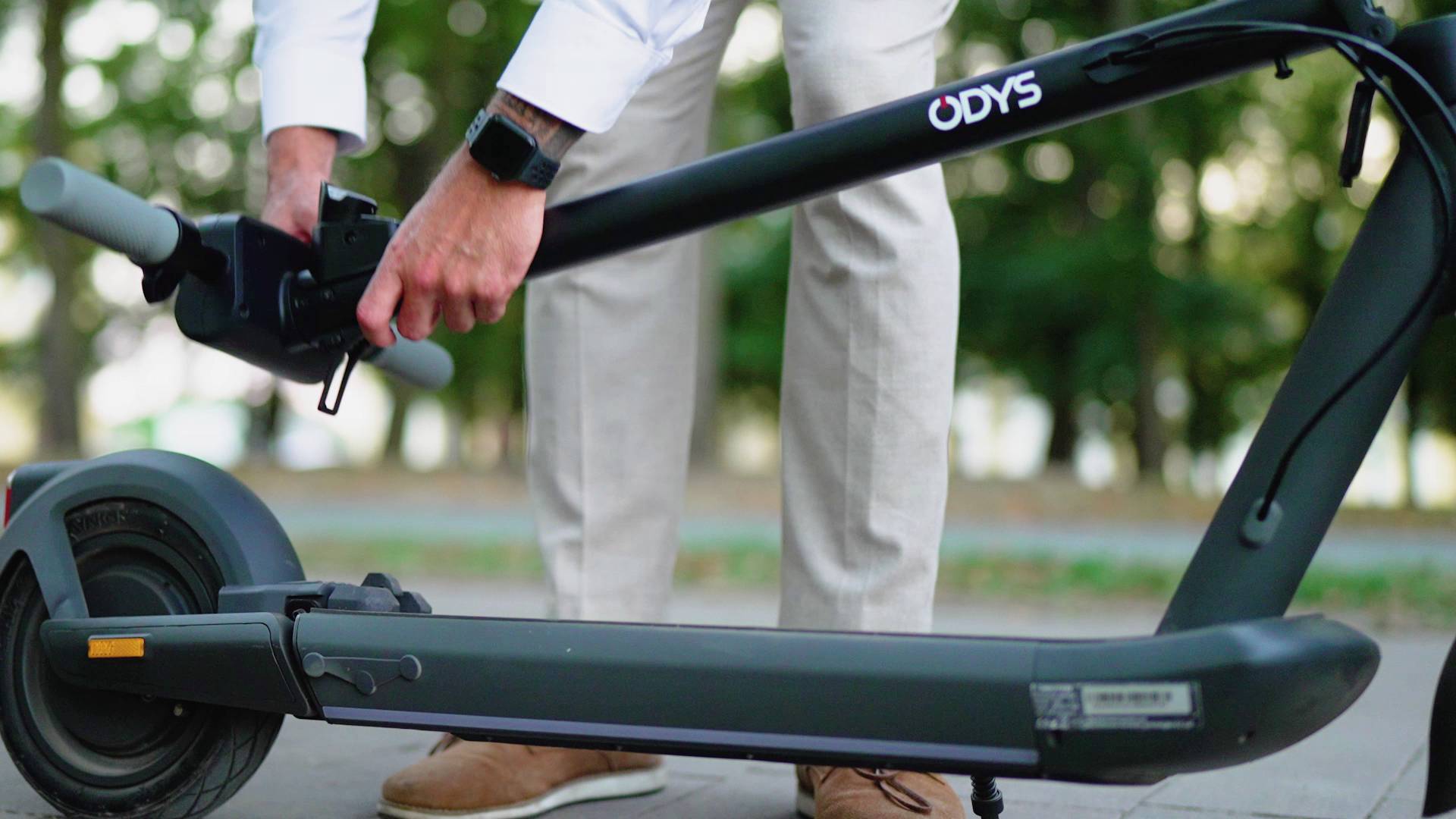 ODYS Neo e100 E-Scooter Schwarz Li-Ion 36 V 12.5 Ah Straßenzulassung: Deutschland