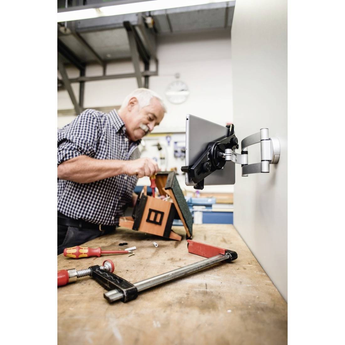 Hama Tablet Wandhalterung Universal 17,8cm (7") - 27,9cm (11")