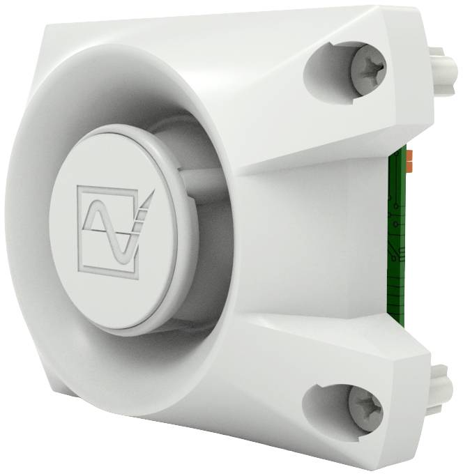 Ein weißer, rechteckiger Lüfter oder Ventilator, montiert in einem Gehäuse, mit Schrauben auf zwei Ecken fixiert.