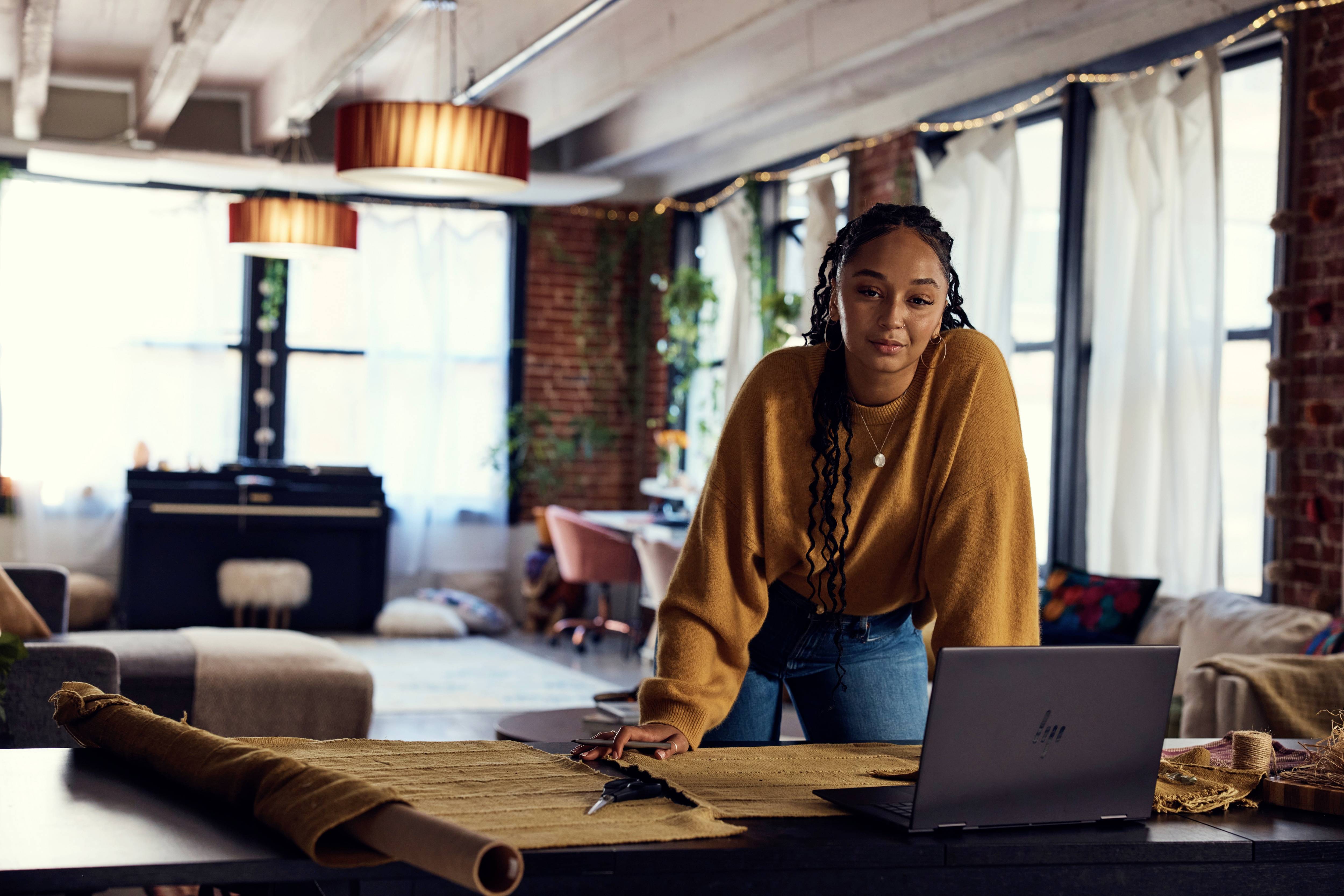 HP 2-in-1 Notebook / Tablet ENVY x360 2-in-1 Laptop 15-fh0055ng 39.6 cm (15.6 Zoll) Full HD AMD Ryzen 5 7530U 16 GB RAM 512 GB SSD Deutsch, QWERTZ