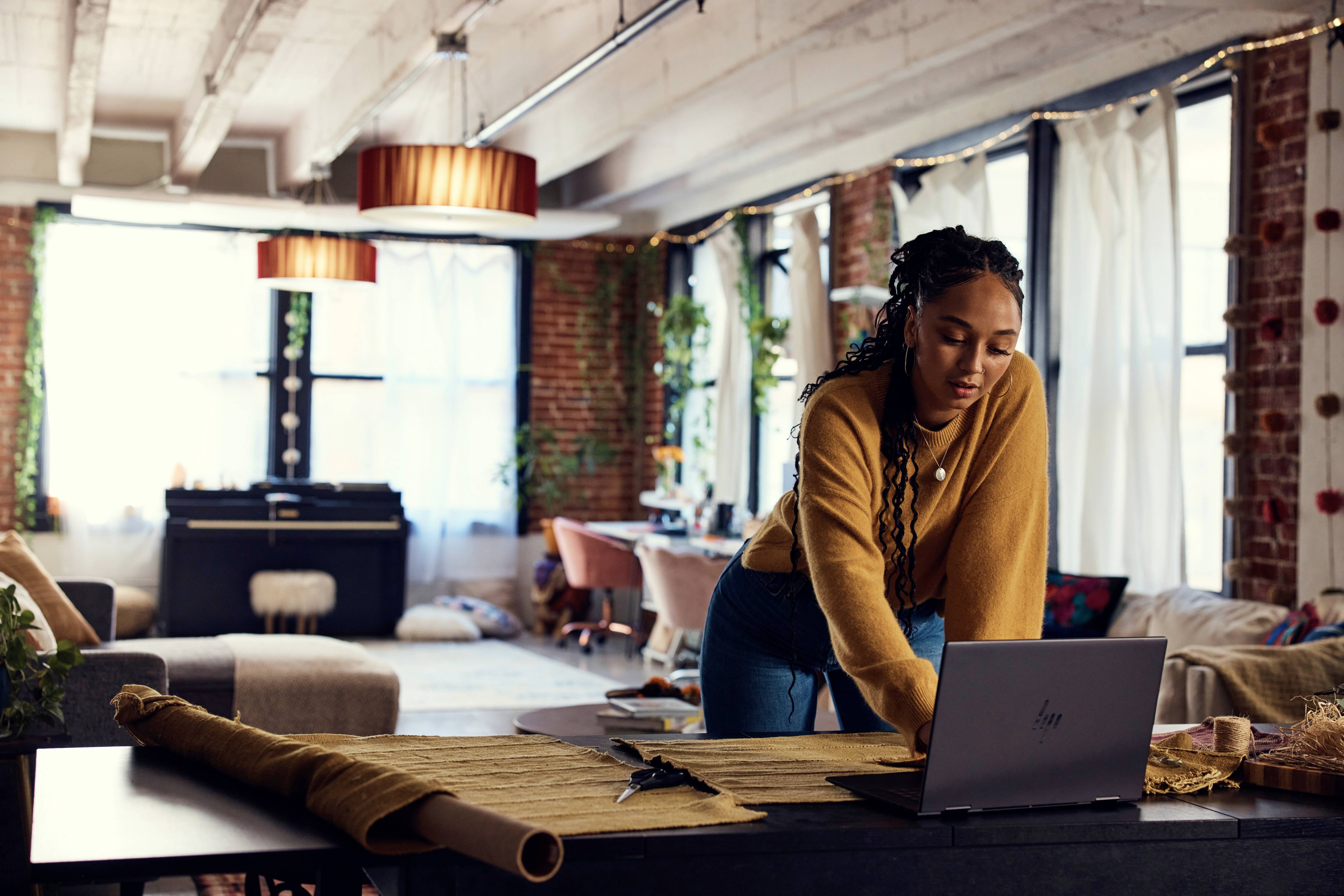 HP 2-in-1 Notebook / Tablet ENVY x360 2-in-1 Laptop 15-fh0055ng 39.6 cm (15.6 Zoll) Full HD AMD Ryzen 5 7530U 16 GB RAM 512 GB SSD Deutsch, QWERTZ