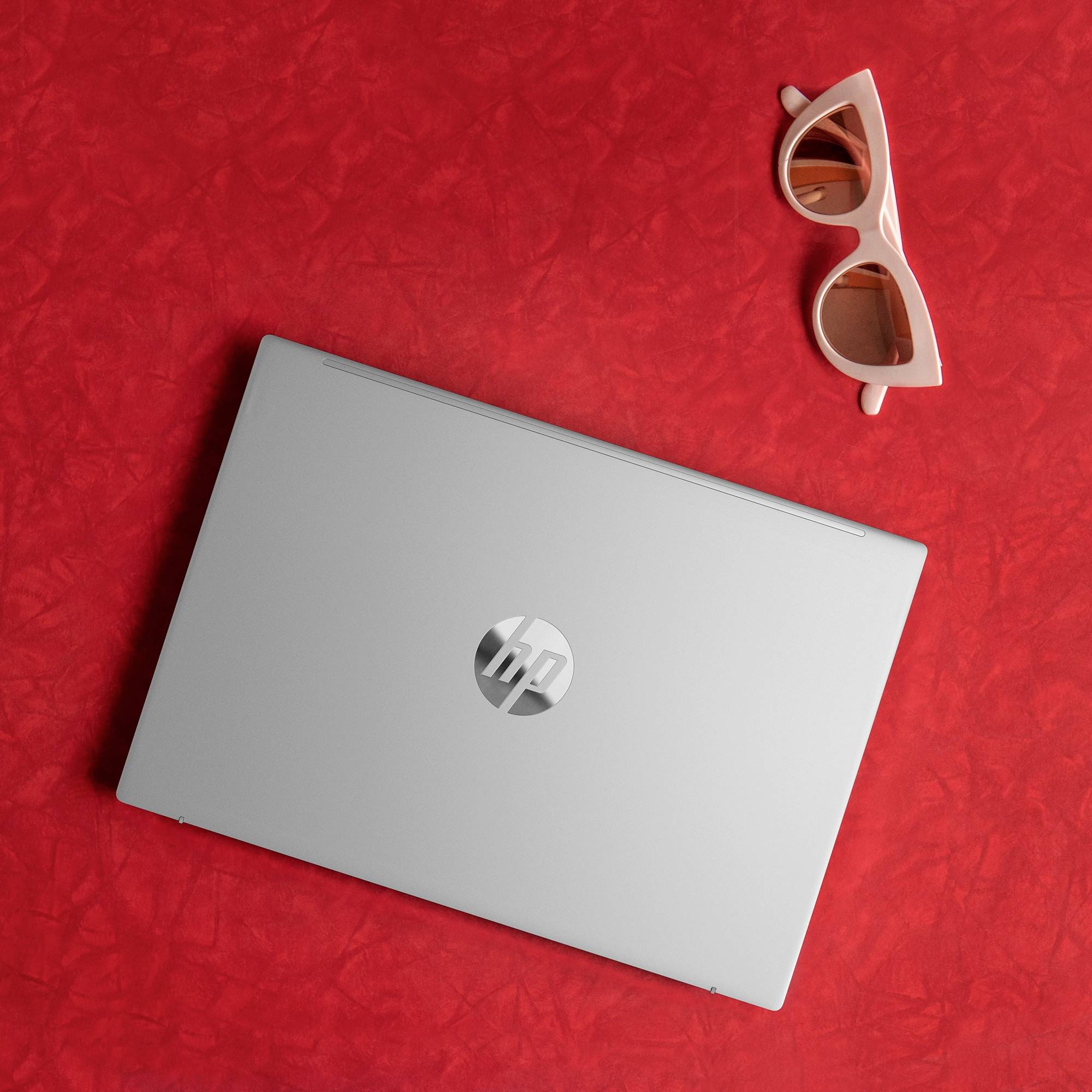 HP Notebook Pavilion 13-be2055ng 33.8cm (13.3 Zoll) WUXGA AMD Ryzen 5 7535U 16GB RAM 512GB SSD AMD Radeon 660M Win 11 Home Silber