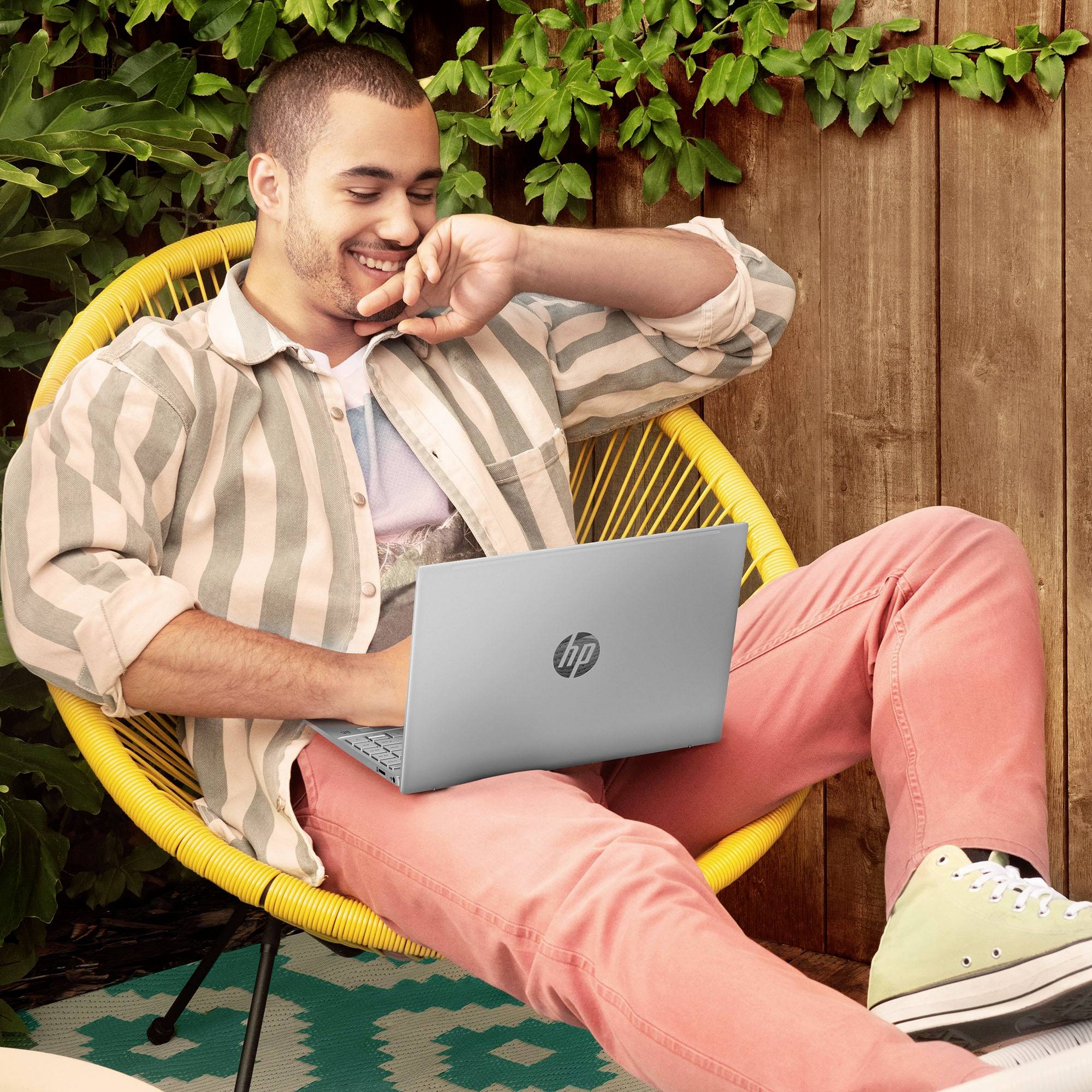 HP Notebook Pavilion 13-be2055ng 33.8cm (13.3 Zoll) WUXGA AMD Ryzen 5 7535U 16GB RAM 512GB SSD AMD Radeon 660M Win 11 Home Silber