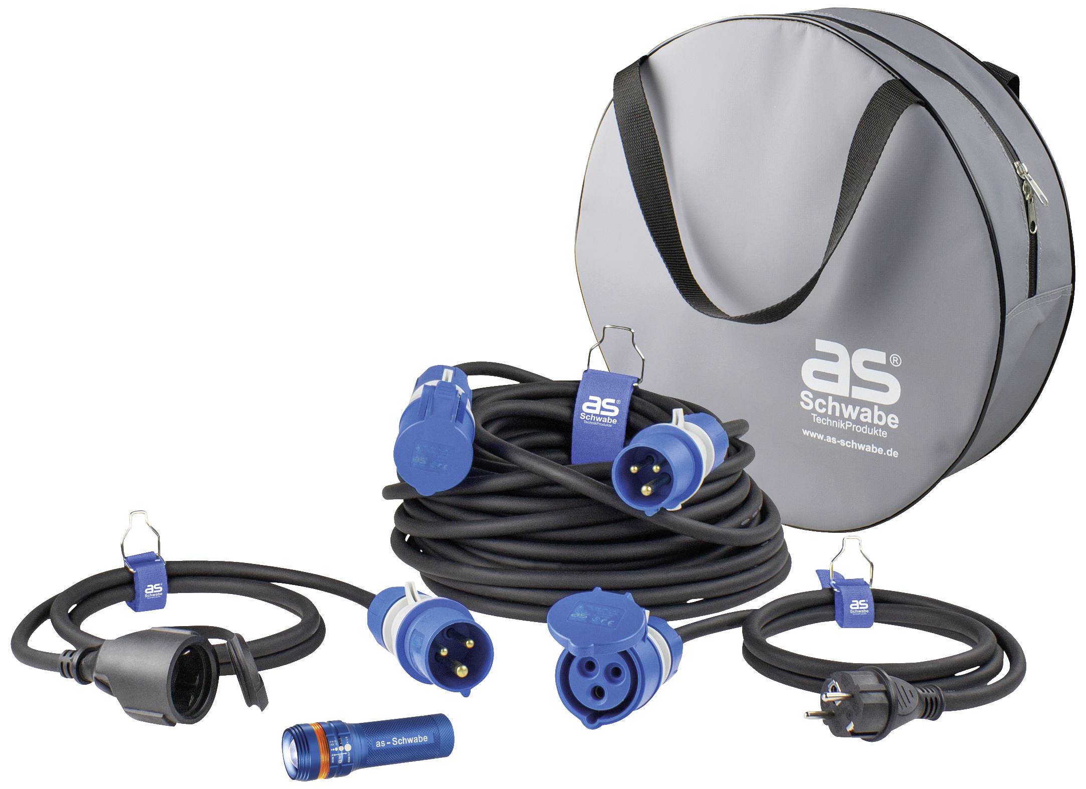 Ein Set aus blauen Stromverbindungskabeln und Adaptern mit einer grauen Tragetasche von 'as - Schwabe', geeignet für Caravan-Anschlüsse.