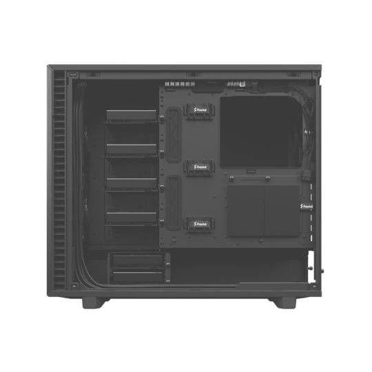 Computer-Gehäuse in Seitenansicht ohne Komponenten, mit offenem Inneren und mehreren Laufwerksschächten.