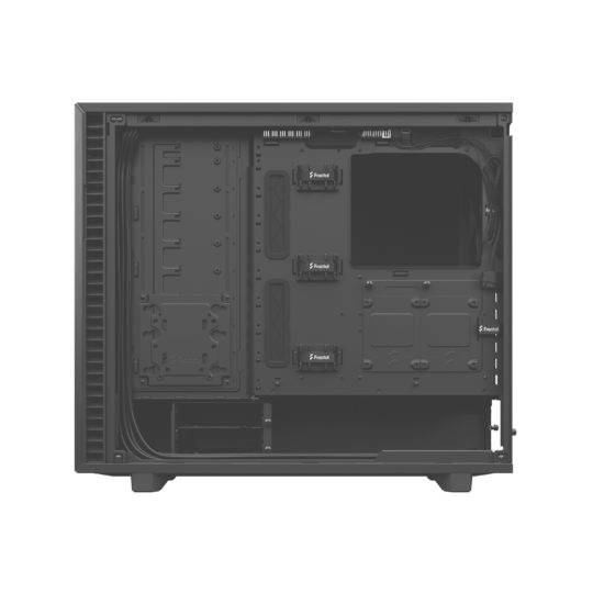 Leeres Computergehäuse mit offenem Seitenteil, sichtbar sind Slots für Laufwerke und Kabelmanagementoptionen.