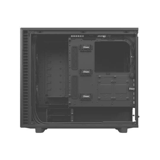 Ein leerer Computergehäuse-Innenraum mit mehreren Montageplätzen für Festplatten und Kabelmanagement-Optionen, auf der Seite geöffnet.