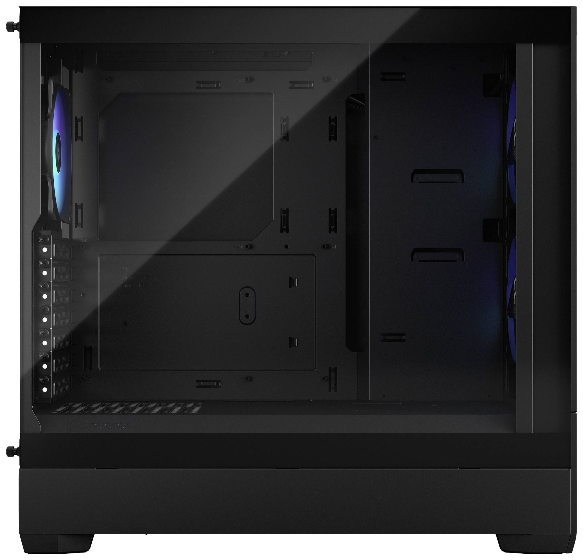 Schwarzes Computergehäuse mit Glasfenster, innen leer. Zwei beleuchtete Lüfter links und weitere Lüfter vorne rechts sichtbar.
