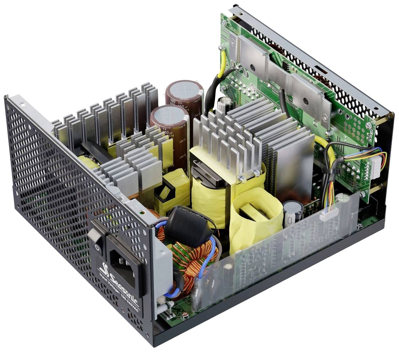 Geöffnetes Computernetzteil, zeigt elektronische Komponenten wie Kondensatoren, Kühlkörper und Verkabelung zur Spannungsumwandlung.