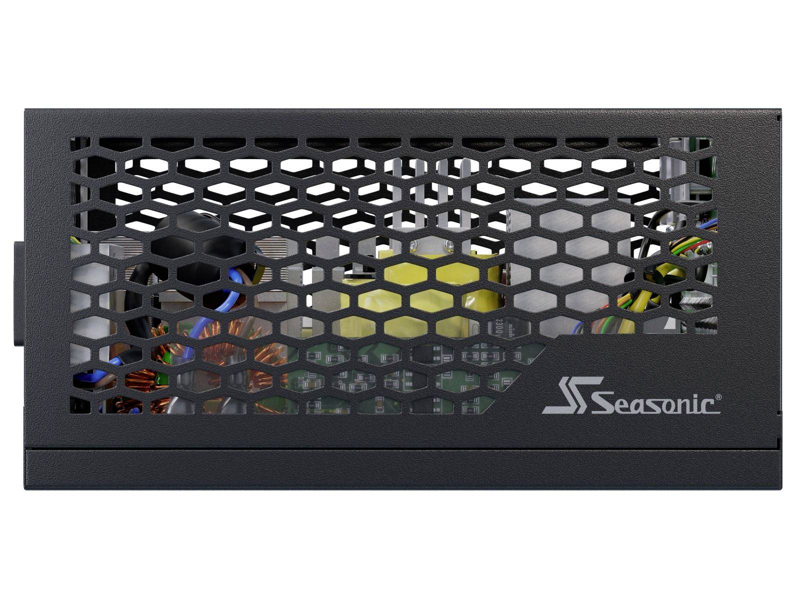 Ein Computer-Netzteil mit schwarzem Metallgehäuse mit Wabenmuster und dem Logo eines Herstellers unten rechts.