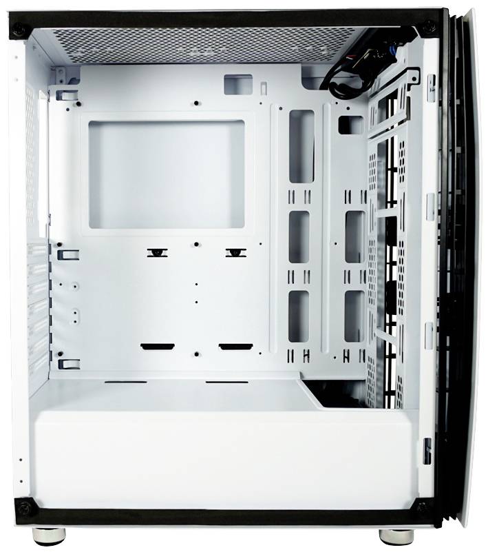 Weißes Computergehäuse mit offenem Inneren, zeigt Platz für Mainboard, Lüfter und weitere Bauteile. Kabel und Einschübe sichtbar.