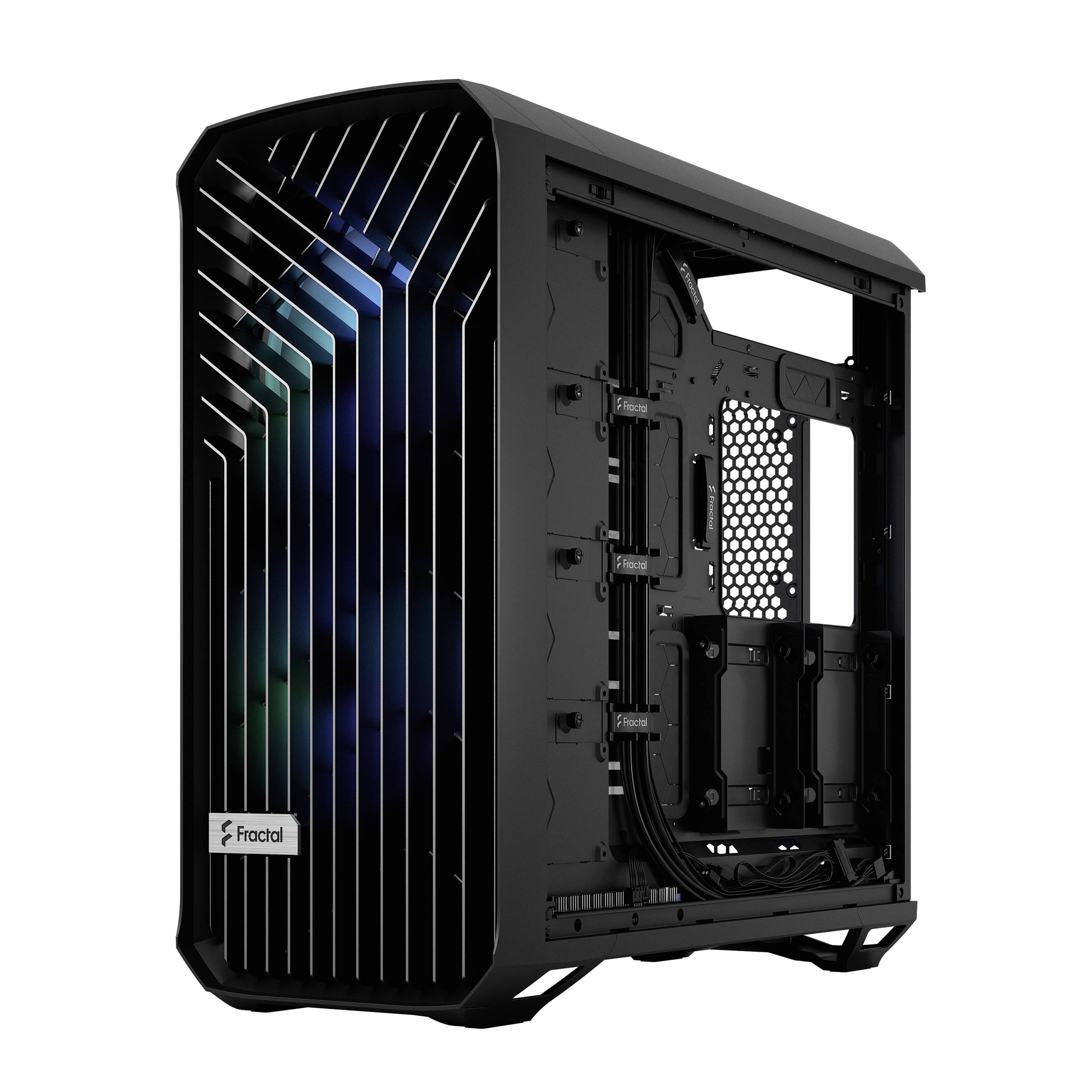 Ein offenes Computergehäuse von Fractal mit einem modernen, gitternetzartigen Design, das auf einer Seite RGB-Leuchten zeigt.