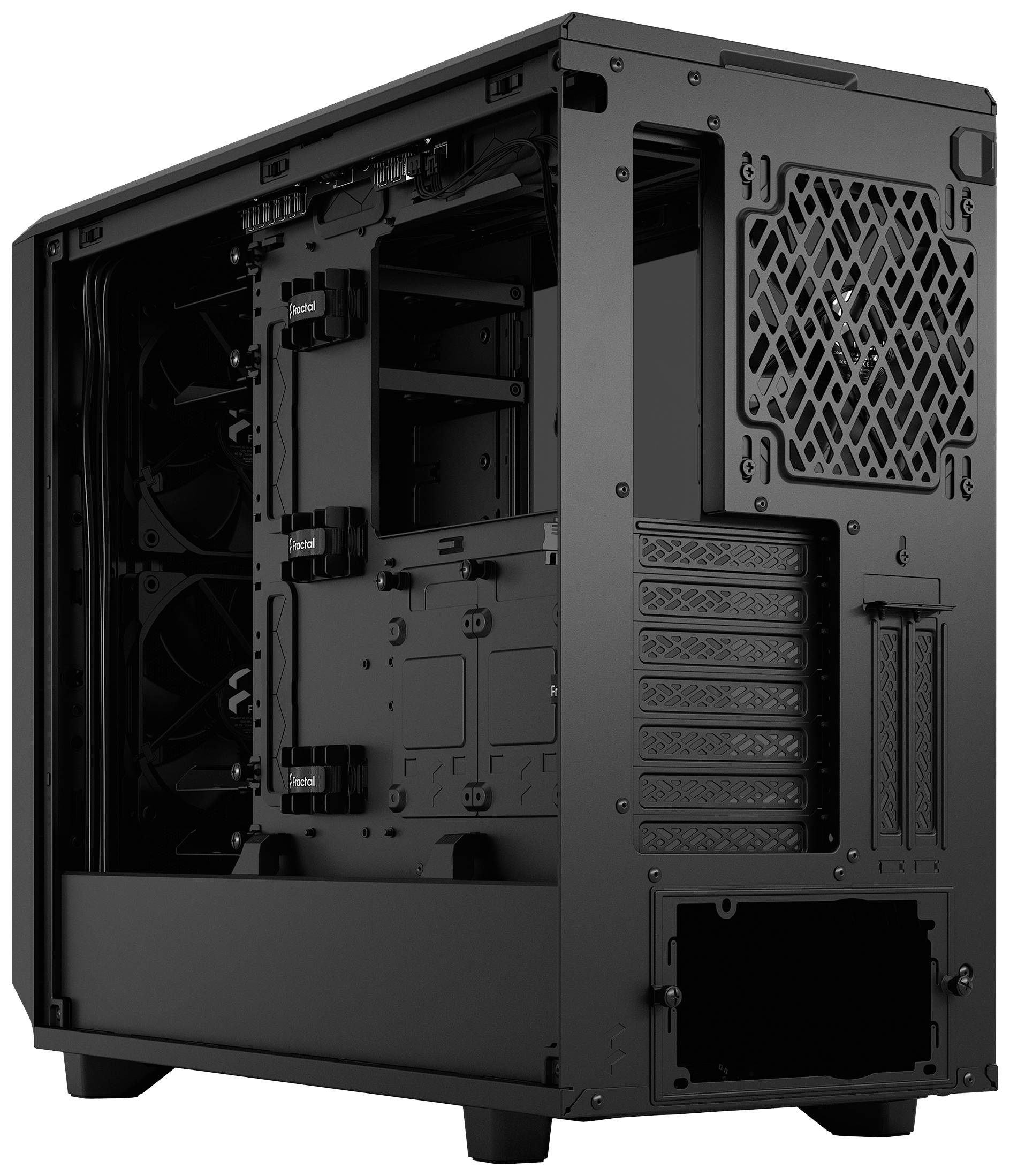 Schwarzes Computergehäuse ohne Vorder- und Seitenabdeckungen, zeigt innenliegende Lüfter, Festplatteneinschübe und Steckplätze.