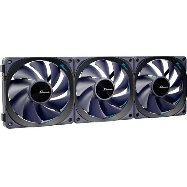 Drei schwarze PC-Lüfter nebeneinander. Sie haben jeweils sieben große Schaufeln und sind für die Kühlung von Computern gedacht.