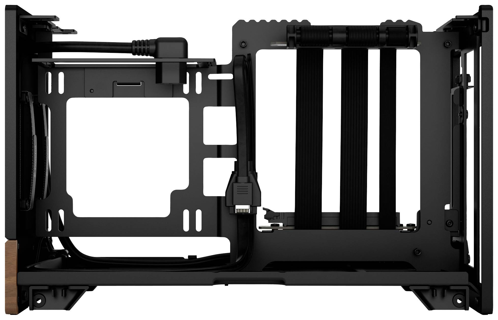 Computergehäuse in Schwarzmetall mit offenen Seitenteilen und Kabelmanagementsystem; geeignet für platzsparende Hardwareinstallationen.