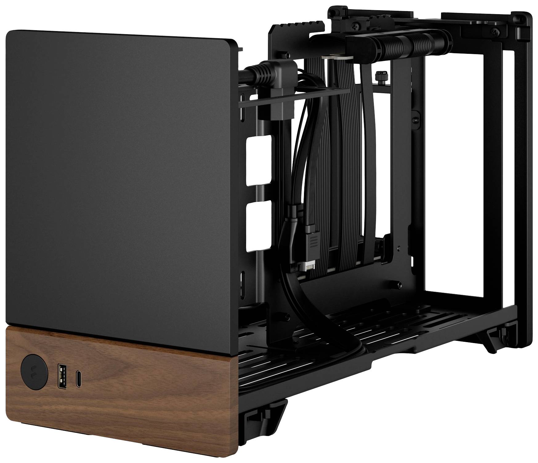 Geöffneter schwarzer und holzfarbener Computergehäuserahmen, geeignet für Kabelmanagement und Computerkomponentenmontage.