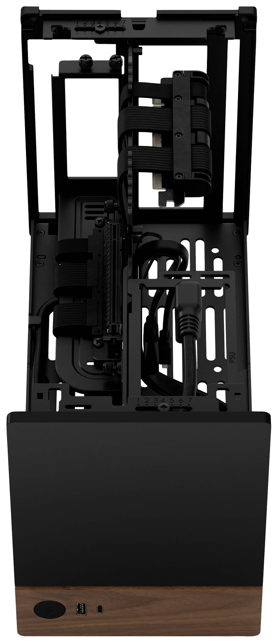 Schwarzes Computergehäuse mit Holzverkleidung unten. Innenansicht zeigt Kabelmanagement und slots für Grafikkarten.