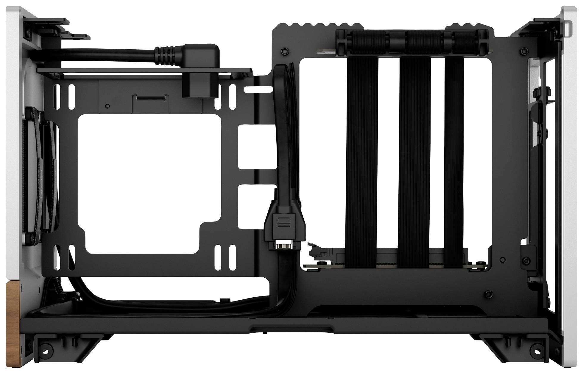 Ein leerer Computergehäuse-Rahmen mit Kabelmanagementsystemen, Kabeln und Halterungen, bereit zur Installation von Komponenten.