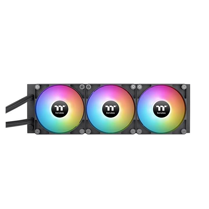 Drei bunte PC-Lüfter in einem Gehäuse, schwarz und rund, mit einem RGB-Lichtdesign, gleichmäßig nebeneinander angeordnet.