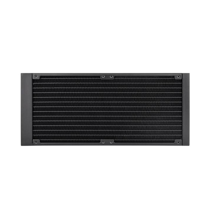 Schwarzer rechteckiger Computerlüfter mit feinem Netz für Wärmeaustausch. Wird in Computergehäusen zur Kühlung eingesetzt.