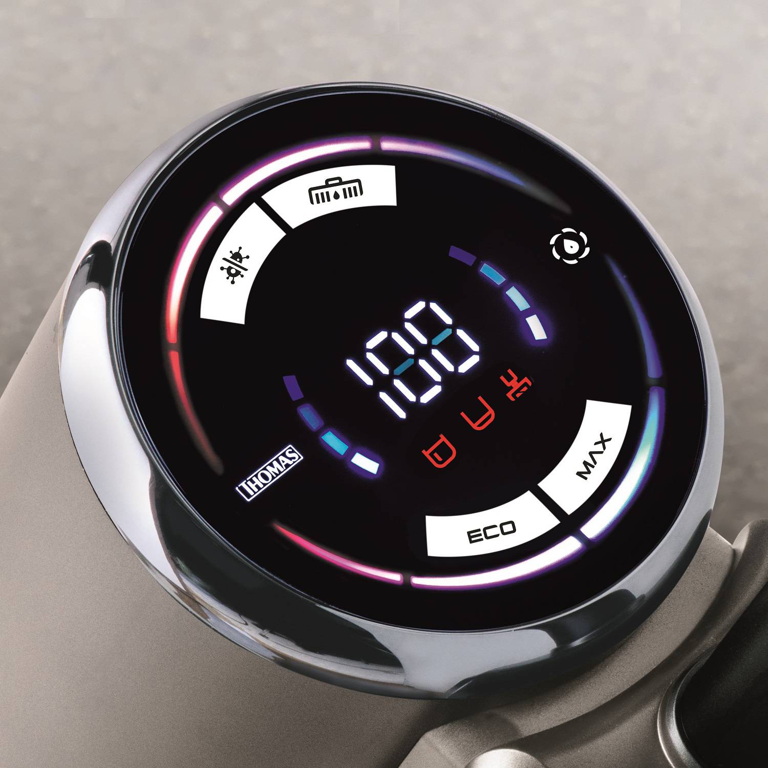 Rundes digitales Display eines Haushaltsgeräts zeigt Temperatur, Verbrauchsstatus und Betriebsmodi 'Eco' und 'Max'.