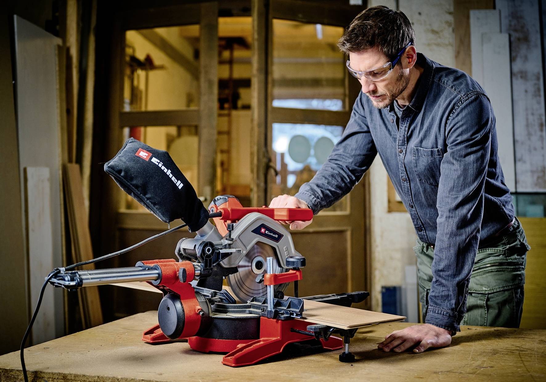 Einhell TE-SM 8L Dual Zug-Kapp- und Gehrungssäge 216mm 1800W