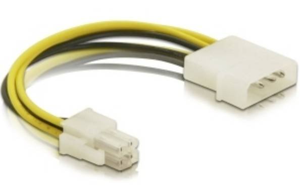 Ein Computer-Stromadapterkabel mit vierpoligem Stecker und Buchse, gelben und schwarzen Drähten, für internen Komponentenanschluss.