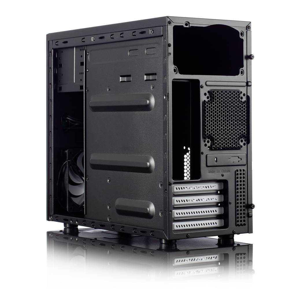 Ein schwarzes Computergehäuse, rückseitig geöffnet, zeigt Steckplätze für Komponenten, Kühlventilator und Luftschlitze zur Belüftung.