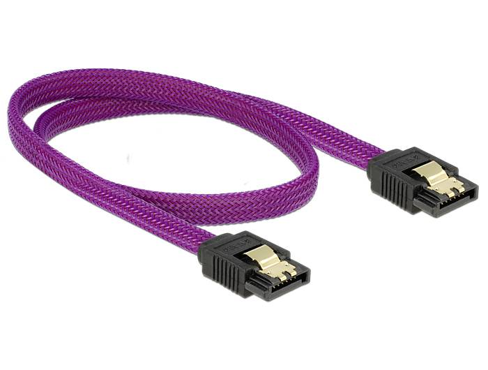 Lila geflochtenes SATA-Kabel mit schwarzen Steckern, geeignet für den Anschluss von Festplatten und anderen Speichergeräten.