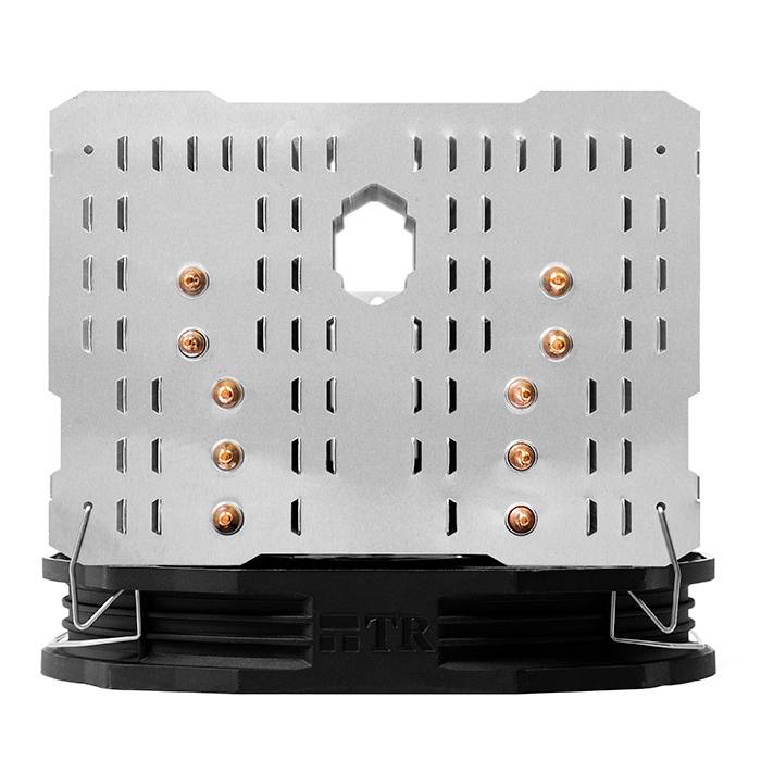 Ein quadratischer Metallkühlkörper mit acht orangefarbenen LEDs, zentralem Hexagon-Ausschnitt und schwarzem Sockel.