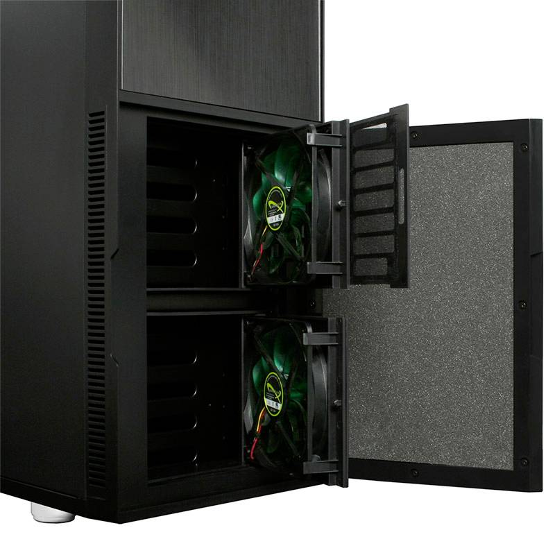 Ein geöffneter Computergehäuse zeigt zwei Lüfter mit grüner Beleuchtung. Die Lüfter sind zur Kühlung der internen Komponenten installiert.