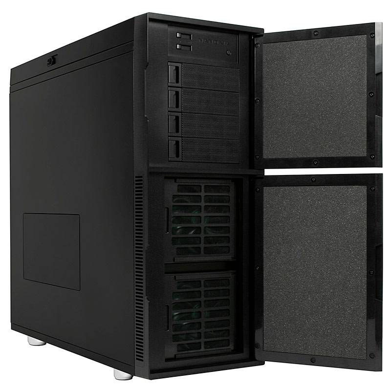 Ein schwarzes Computertower-Gehäuse mit geöffneter Frontabdeckung, das interne Lüfter und Laufwerksschächte zeigt.